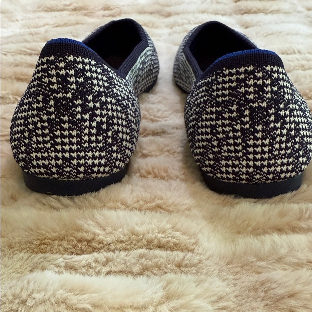 Rothy's Navy Houndstooth Point in Flat
Shoes 8.5 - Picture 7 of 9